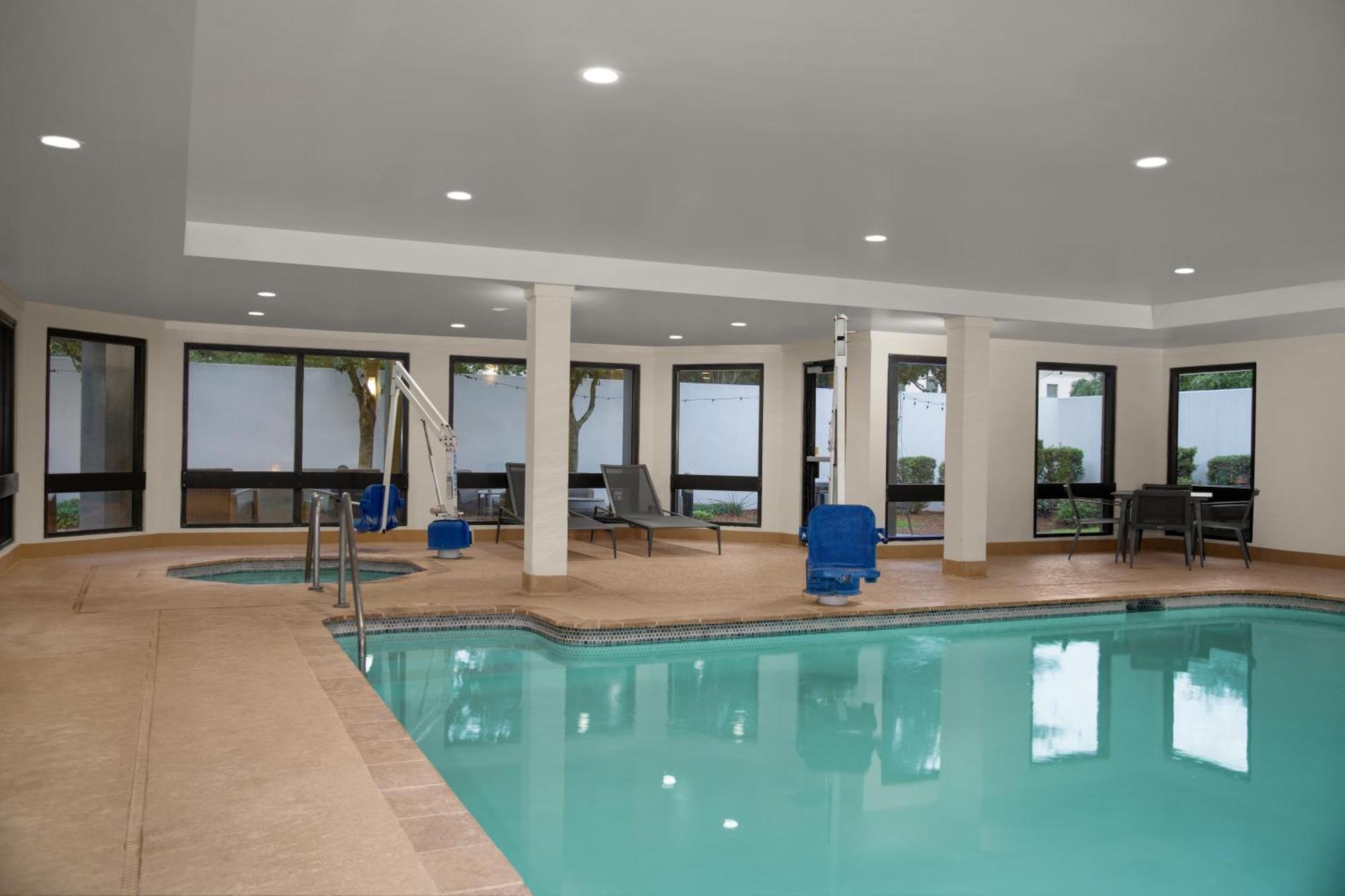 Отель Courtyard Lafayette Airport Экстерьер фото