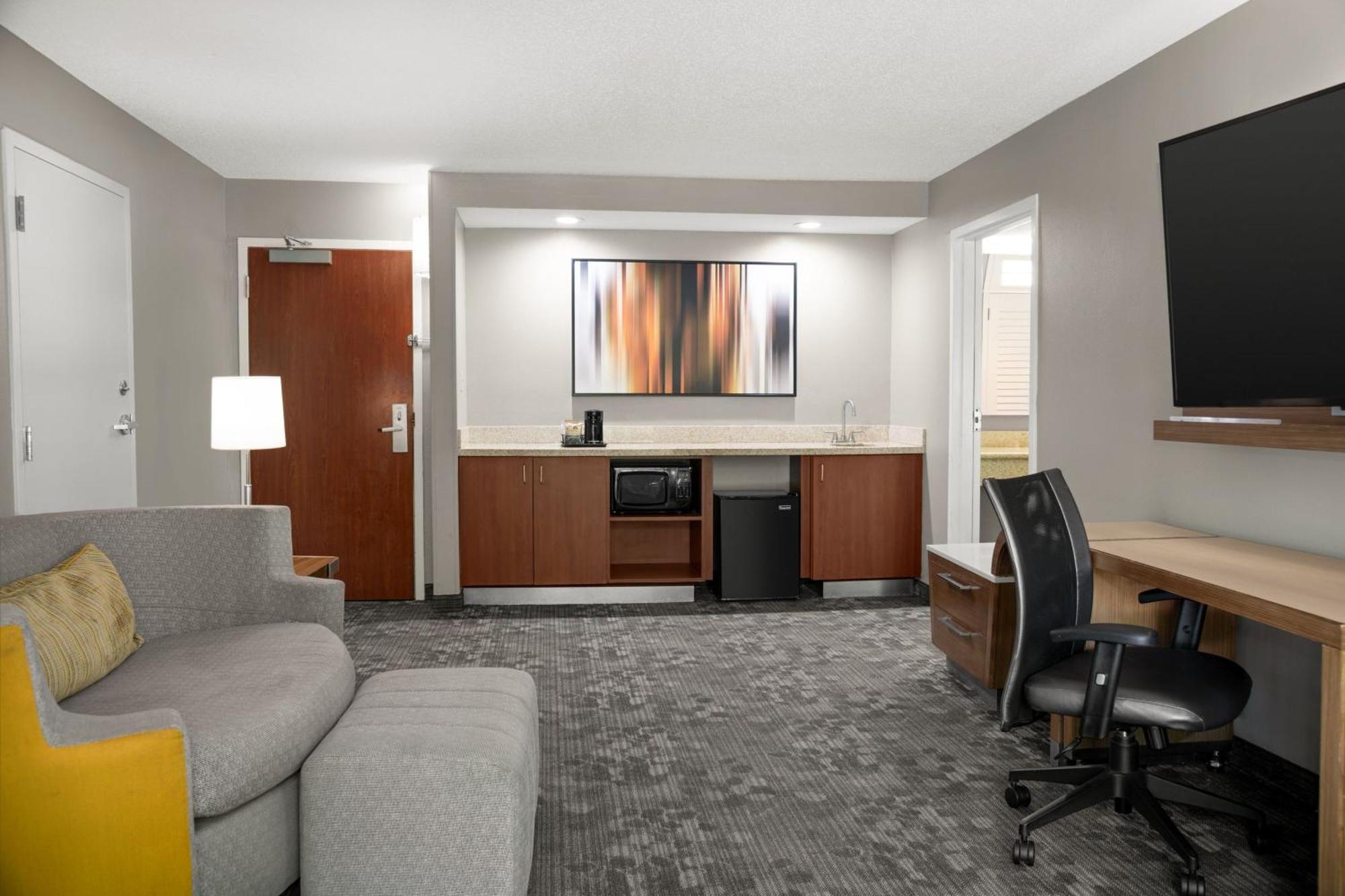 Отель Courtyard Lafayette Airport Экстерьер фото