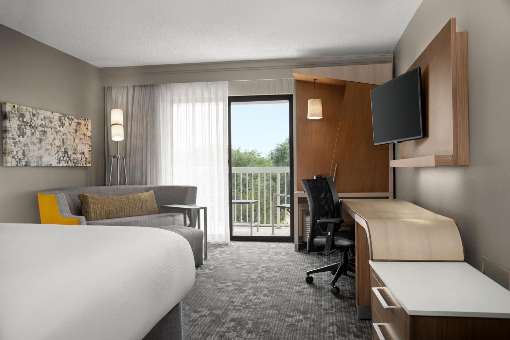 Отель Courtyard Lafayette Airport Экстерьер фото