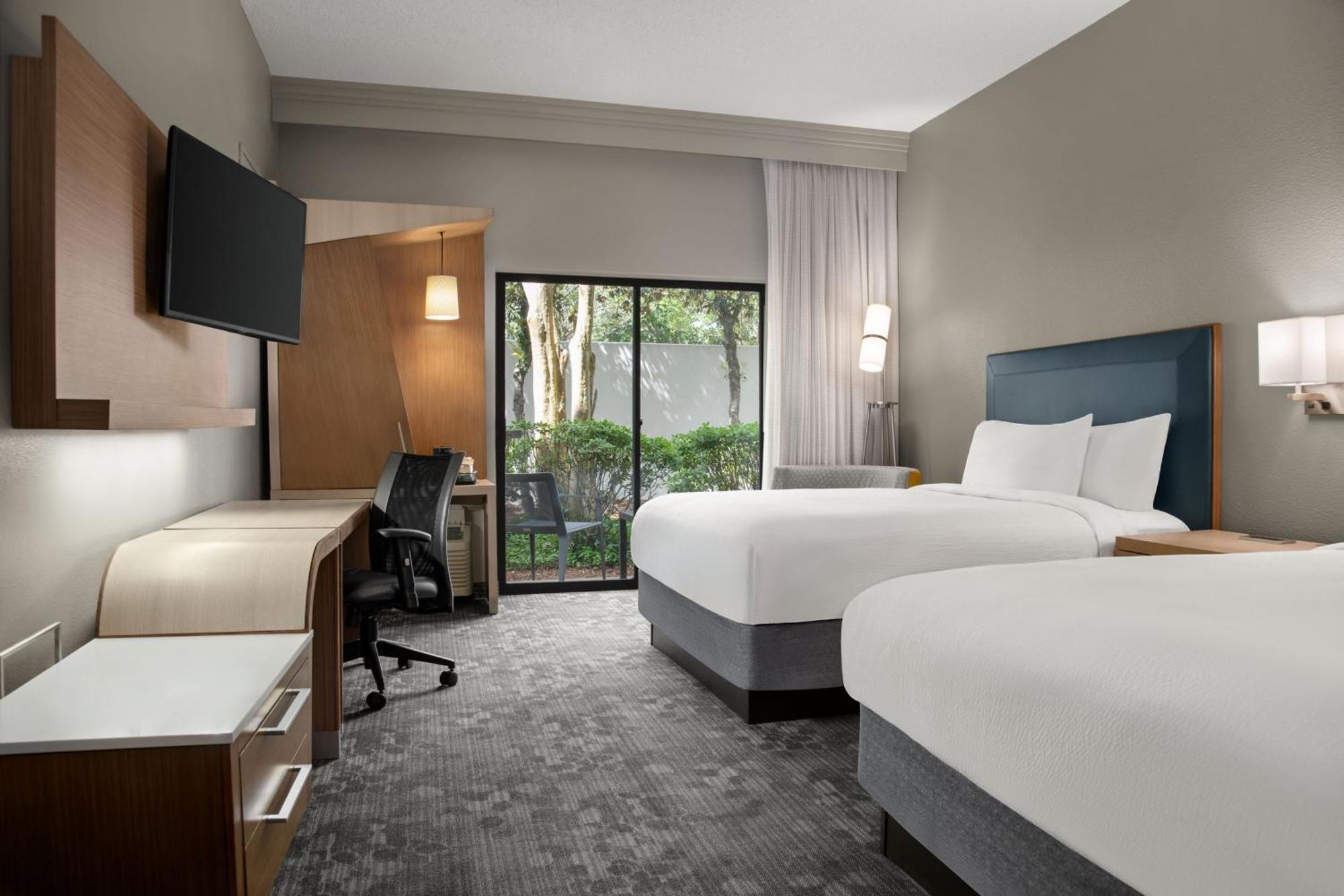 Отель Courtyard Lafayette Airport Экстерьер фото