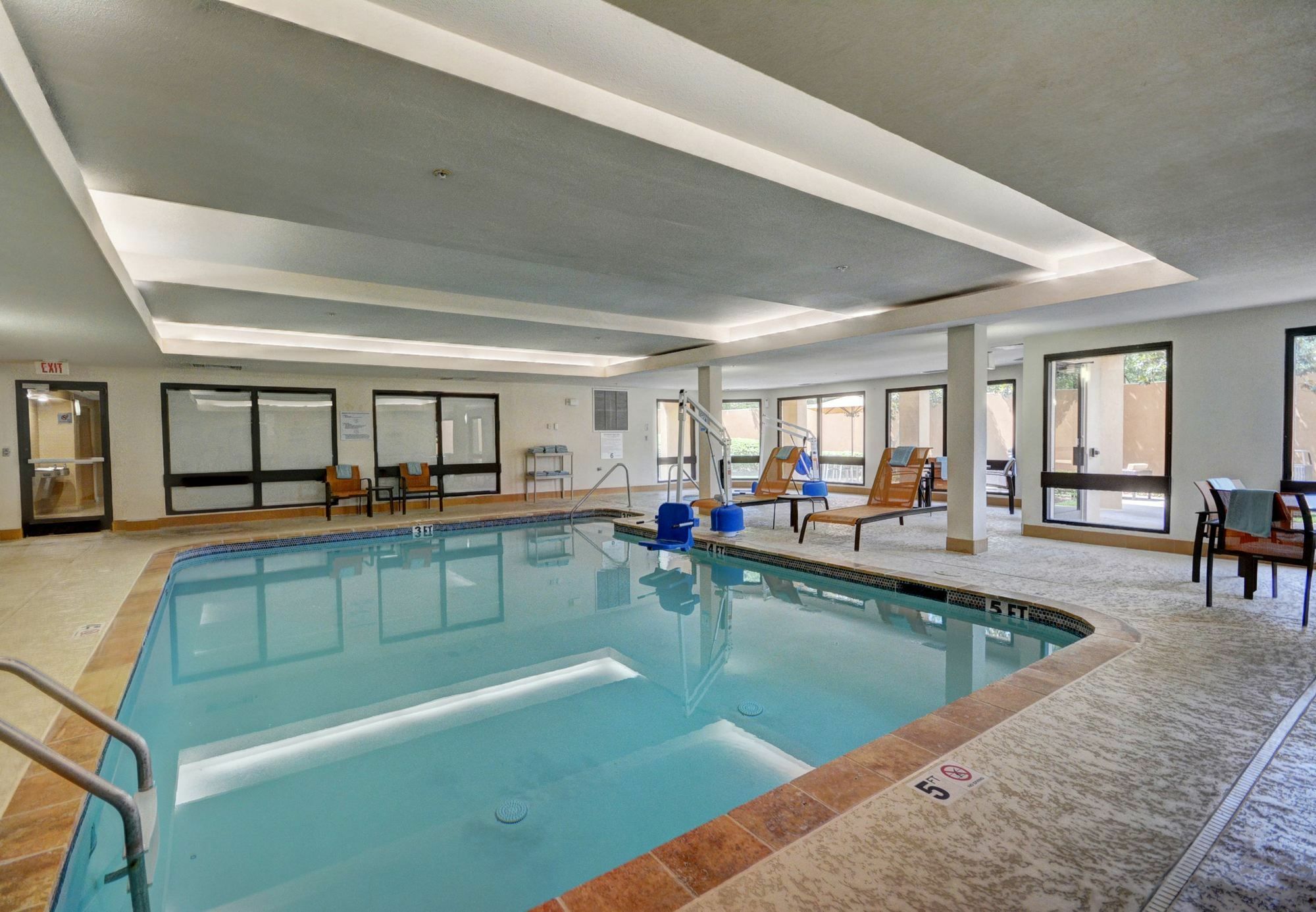 Отель Courtyard Lafayette Airport Экстерьер фото
