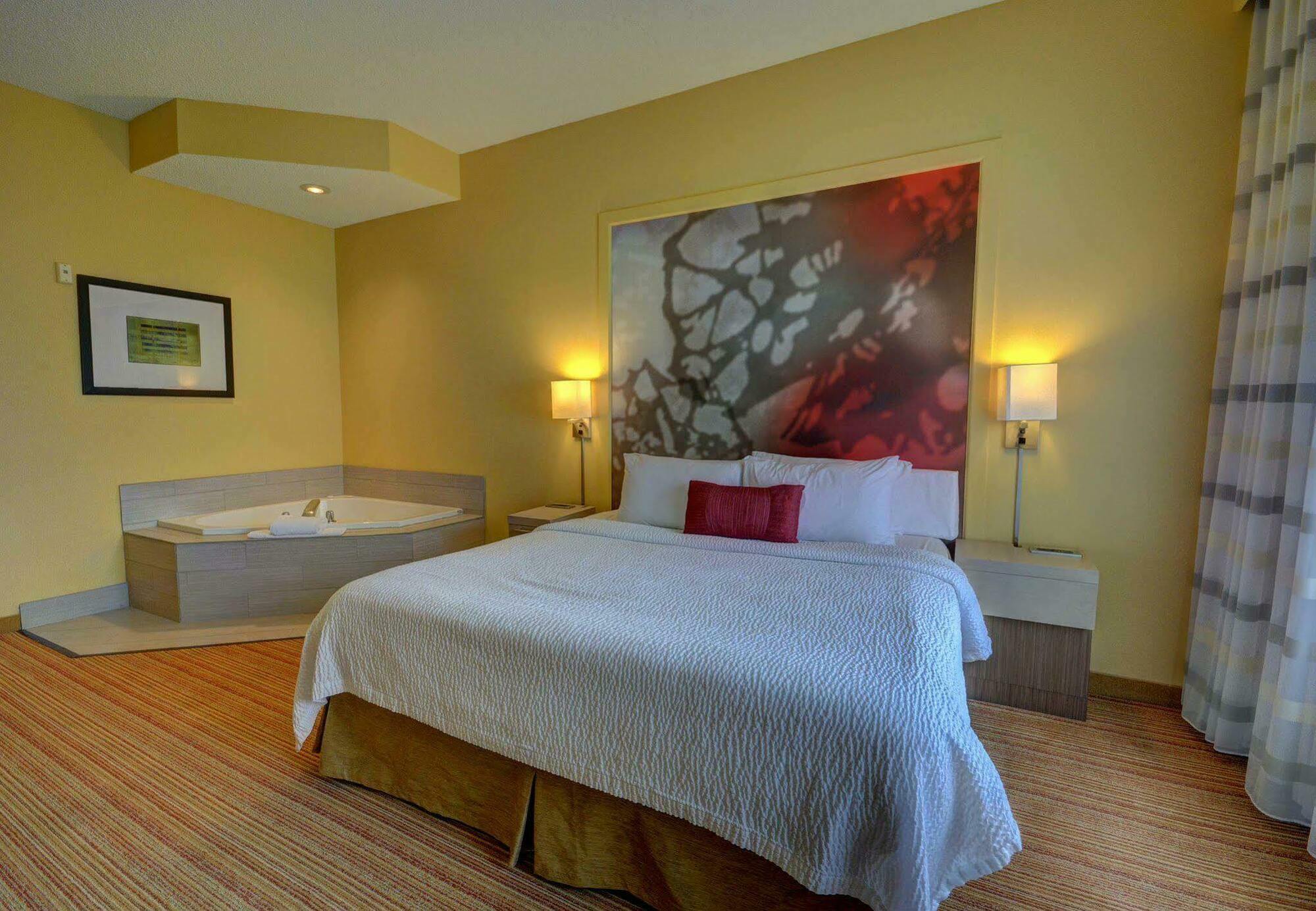 Отель Courtyard Lafayette Airport Экстерьер фото